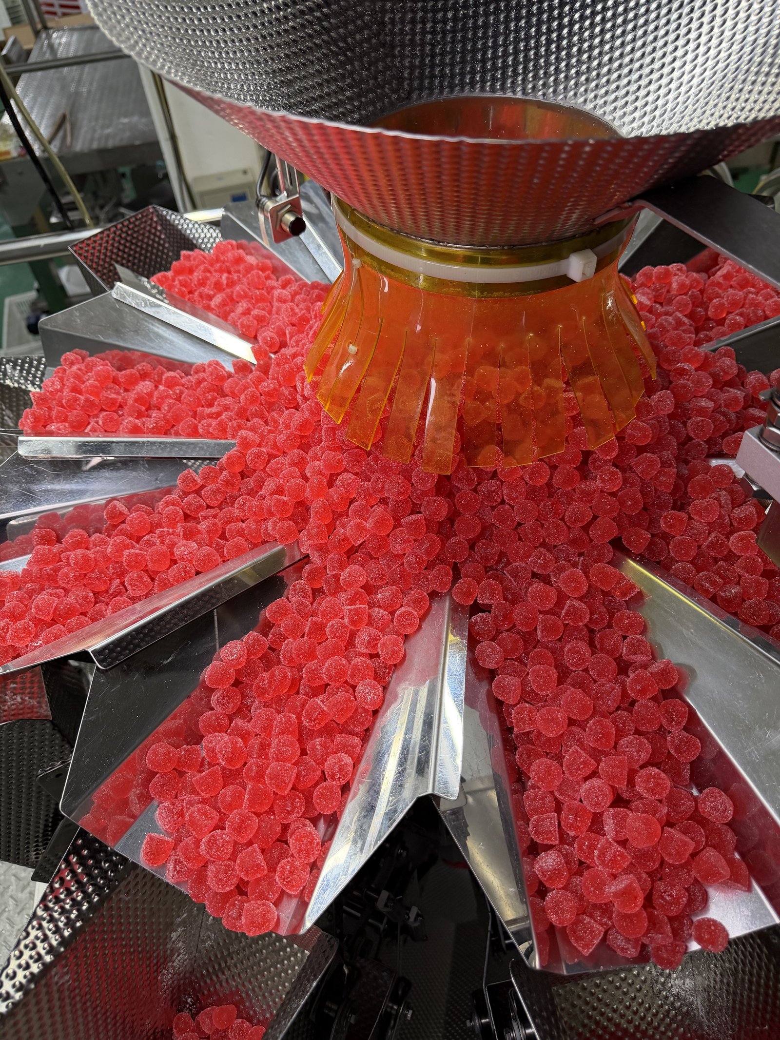 Subeau gummy candy production line - heart-shaped pectin gummies on sorting equipment